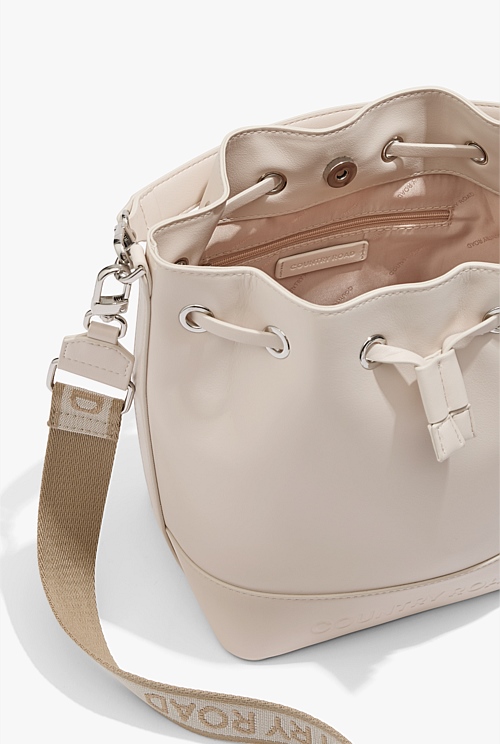 Country road bucket bag sale