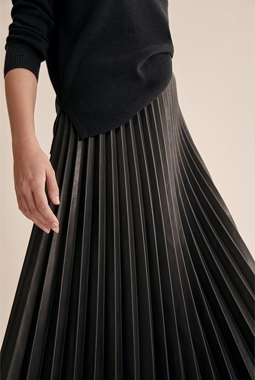 Pleated midi 2024 skirt country road